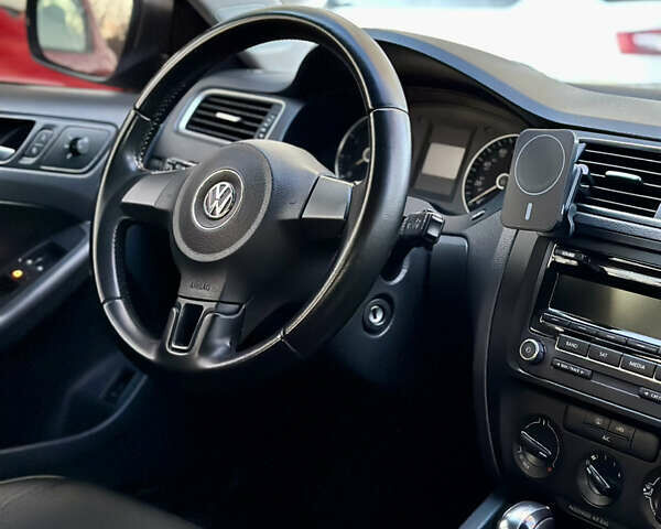 Серый Фольксваген Джетта, объемом двигателя 1.8 л и пробегом 154 тыс. км за 10000 $, фото 5 на Automoto.ua