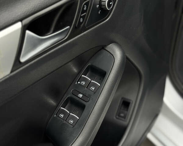 Серый Фольксваген Джетта, объемом двигателя 1.8 л и пробегом 243 тыс. км за 7999 $, фото 17 на Automoto.ua