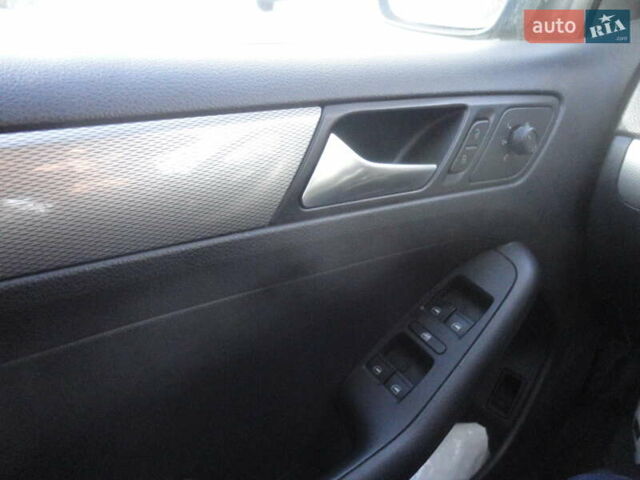 Серый Фольксваген Джетта, объемом двигателя 1.8 л и пробегом 127 тыс. км за 12100 $, фото 23 на Automoto.ua