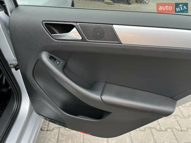 Серый Фольксваген Джетта, объемом двигателя 1.97 л и пробегом 127 тыс. км за 11999 $, фото 29 на Automoto.ua