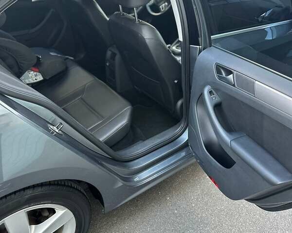 Сірий Фольксваген Джетта, об'ємом двигуна 1.97 л та пробігом 130 тис. км за 11499 $, фото 15 на Automoto.ua