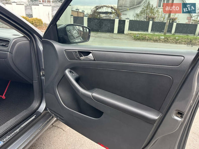 Серый Фольксваген Джетта, объемом двигателя 1.8 л и пробегом 228 тыс. км за 6999 $, фото 34 на Automoto.ua