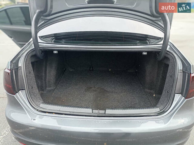 Серый Фольксваген Джетта, объемом двигателя 2 л и пробегом 107 тыс. км за 7500 $, фото 11 на Automoto.ua