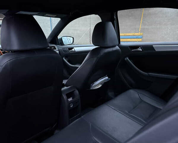 Серый Фольксваген Джетта, объемом двигателя 1.8 л и пробегом 197 тыс. км за 8000 $, фото 6 на Automoto.ua