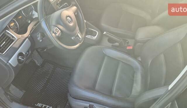 Серый Фольксваген Джетта, объемом двигателя 1.8 л и пробегом 176 тыс. км за 9200 $, фото 8 на Automoto.ua