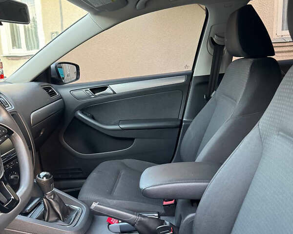 Сірий Фольксваген Джетта, об'ємом двигуна 1.97 л та пробігом 239 тис. км за 8300 $, фото 13 на Automoto.ua