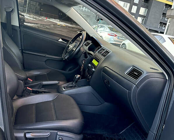 Серый Фольксваген Джетта, объемом двигателя 1.8 л и пробегом 154 тыс. км за 10000 $, фото 9 на Automoto.ua