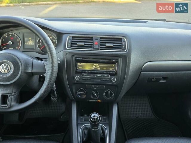 Серый Фольксваген Джетта, объемом двигателя 1.8 л и пробегом 172 тыс. км за 8799 $, фото 26 на Automoto.ua