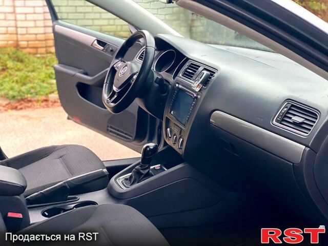 Серый Фольксваген Джетта, объемом двигателя 1.8 л и пробегом 119 тыс. км за 10000 $, фото 12 на Automoto.ua