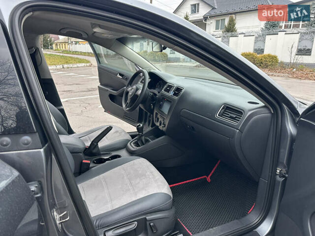 Серый Фольксваген Джетта, объемом двигателя 1.8 л и пробегом 228 тыс. км за 6999 $, фото 35 на Automoto.ua