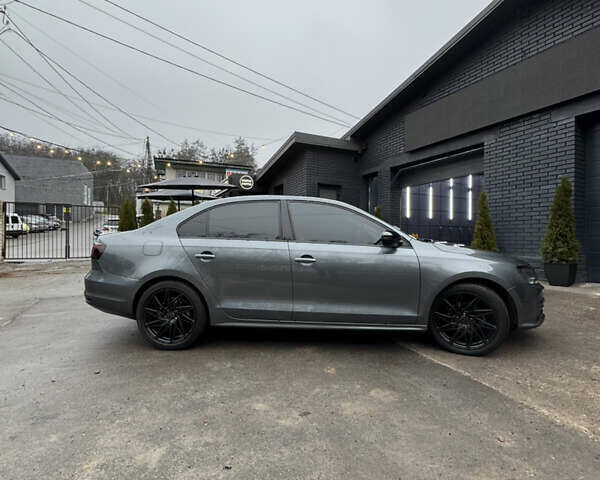 Серый Фольксваген Джетта, объемом двигателя 1.98 л и пробегом 188 тыс. км за 11500 $, фото 5 на Automoto.ua