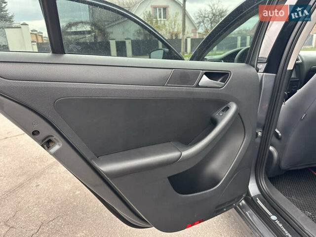 Серый Фольксваген Джетта, объемом двигателя 1.8 л и пробегом 228 тыс. км за 6999 $, фото 29 на Automoto.ua