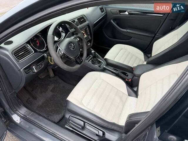 Сірий Фольксваген Джетта, об'ємом двигуна 1.8 л та пробігом 178 тис. км за 11000 $, фото 31 на Automoto.ua