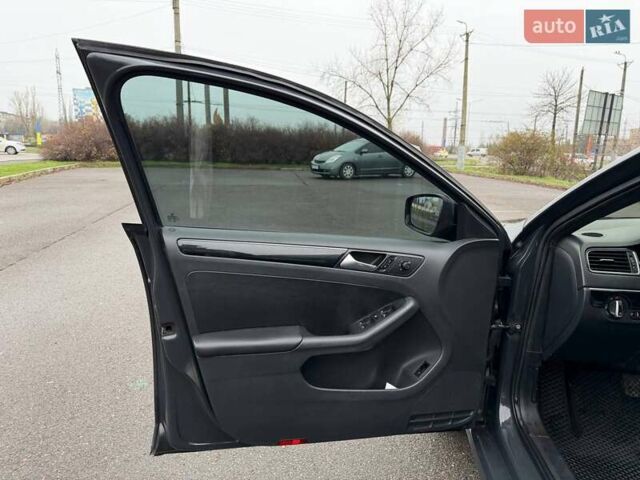 Сірий Фольксваген Джетта, об'ємом двигуна 1.8 л та пробігом 178 тис. км за 11000 $, фото 33 на Automoto.ua