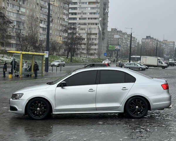 Серый Фольксваген Джетта, объемом двигателя 1.8 л и пробегом 243 тыс. км за 7999 $, фото 2 на Automoto.ua