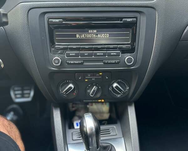 Сірий Фольксваген Джетта, об'ємом двигуна 1.97 л та пробігом 130 тис. км за 11499 $, фото 10 на Automoto.ua