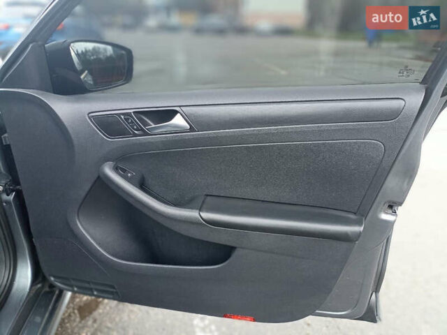 Серый Фольксваген Джетта, объемом двигателя 2 л и пробегом 107 тыс. км за 7500 $, фото 22 на Automoto.ua