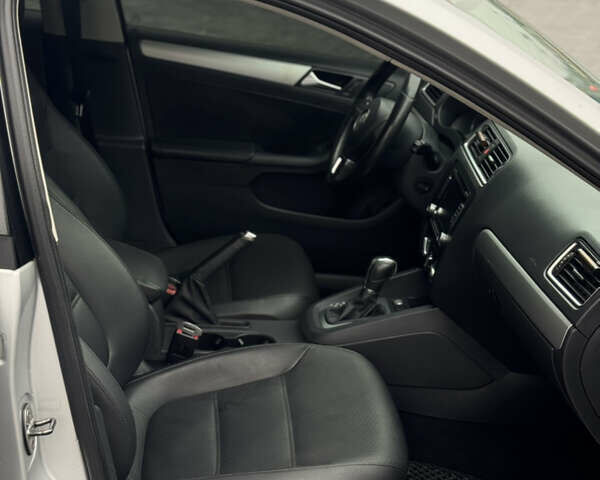 Серый Фольксваген Джетта, объемом двигателя 1.8 л и пробегом 243 тыс. км за 7999 $, фото 11 на Automoto.ua