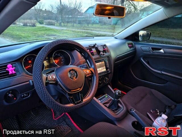 Серый Фольксваген Джетта, объемом двигателя 2 л и пробегом 175 тыс. км за 9000 $, фото 4 на Automoto.ua