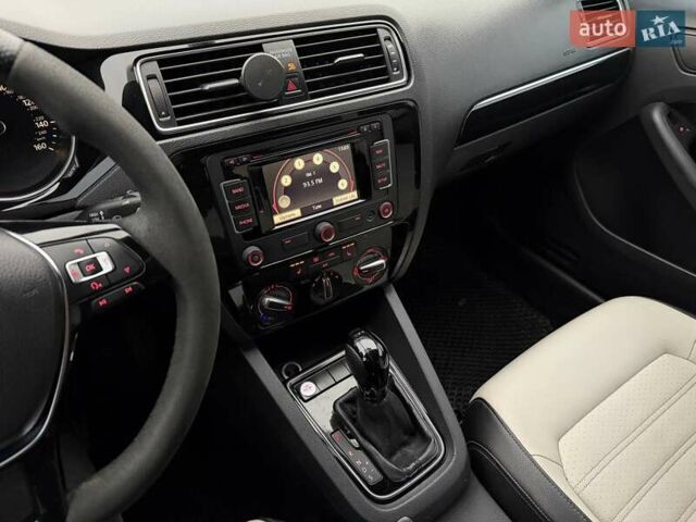 Сірий Фольксваген Джетта, об'ємом двигуна 1.8 л та пробігом 178 тис. км за 11000 $, фото 40 на Automoto.ua