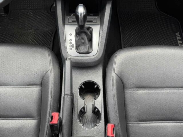 Сірий Фольксваген Джетта, об'ємом двигуна 1.8 л та пробігом 82 тис. км за 7500 $, фото 8 на Automoto.ua