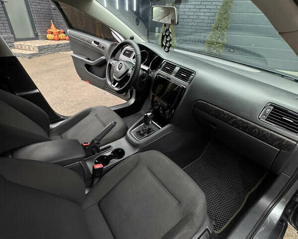 Серый Фольксваген Джетта, объемом двигателя 1.98 л и пробегом 188 тыс. км за 11500 $, фото 23 на Automoto.ua