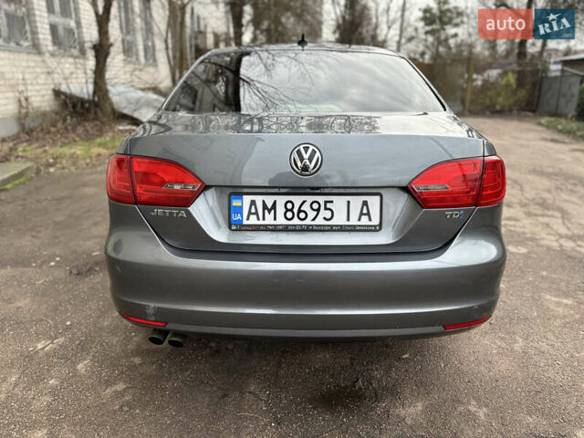 Серый Фольксваген Джетта, объемом двигателя 1.97 л и пробегом 260 тыс. км за 11000 $, фото 5 на Automoto.ua
