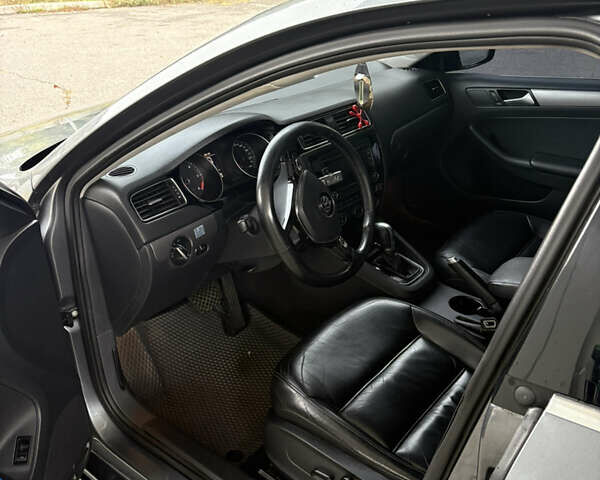 Серый Фольксваген Джетта, объемом двигателя 2 л и пробегом 202 тыс. км за 12500 $, фото 7 на Automoto.ua