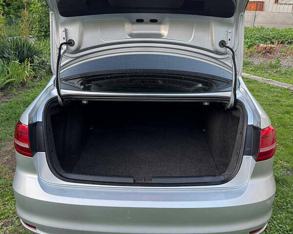 Сірий Фольксваген Джетта, об'ємом двигуна 1.97 л та пробігом 239 тис. км за 8300 $, фото 15 на Automoto.ua