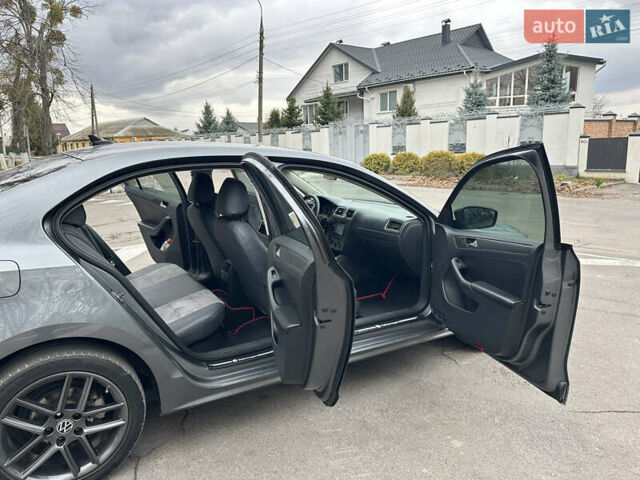 Серый Фольксваген Джетта, объемом двигателя 1.8 л и пробегом 228 тыс. км за 6999 $, фото 39 на Automoto.ua