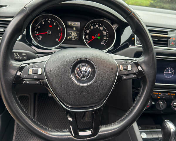 Серый Фольксваген Джетта, объемом двигателя 1.8 л и пробегом 157 тыс. км за 12500 $, фото 24 на Automoto.ua