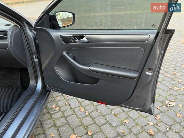 Серый Фольксваген Джетта, объемом двигателя 1.4 л и пробегом 100 тыс. км за 9200 $, фото 92 на Automoto.ua