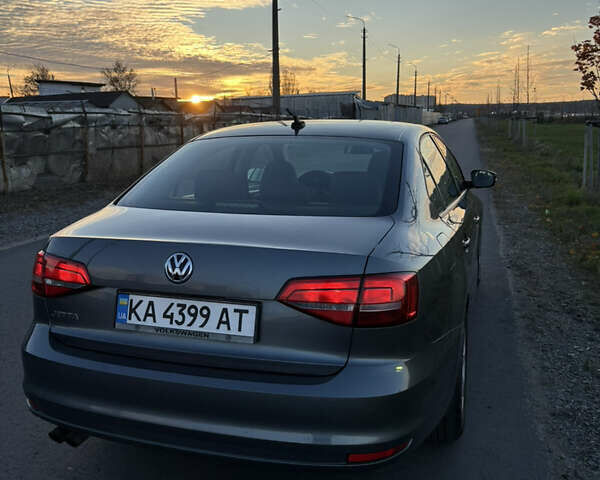 Сірий Фольксваген Джетта, об'ємом двигуна 2 л та пробігом 161 тис. км за 9800 $, фото 3 на Automoto.ua