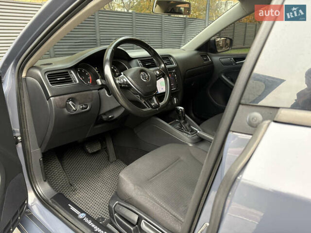 Серый Фольксваген Джетта, объемом двигателя 1.8 л и пробегом 123 тыс. км за 10000 $, фото 8 на Automoto.ua