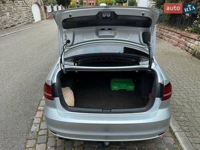 Серый Фольксваген Джетта, объемом двигателя 1.4 л и пробегом 245 тыс. км за 7700 $, фото 5 на Automoto.ua