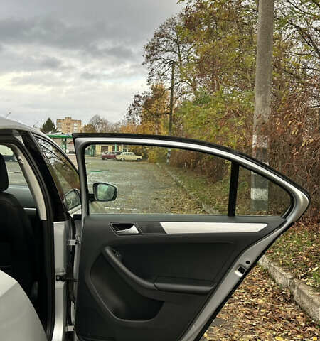 Сірий Фольксваген Джетта, об'ємом двигуна 1.8 л та пробігом 153 тис. км за 11000 $, фото 10 на Automoto.ua