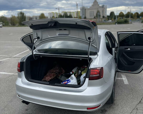 Сірий Фольксваген Джетта, об'ємом двигуна 1.4 л та пробігом 210 тис. км за 9500 $, фото 14 на Automoto.ua