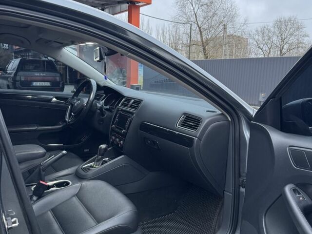 Серый Фольксваген Джетта, объемом двигателя 2 л и пробегом 167 тыс. км за 13300 $, фото 7 на Automoto.ua