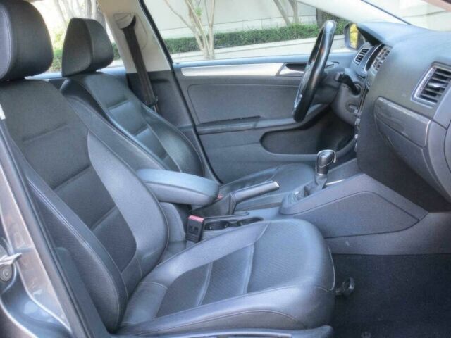 Серый Фольксваген Джетта, объемом двигателя 1.8 л и пробегом 76 тыс. км за 5900 $, фото 6 на Automoto.ua