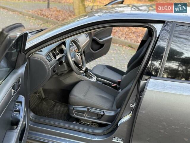 Серый Фольксваген Джетта, объемом двигателя 1.4 л и пробегом 100 тыс. км за 9200 $, фото 89 на Automoto.ua