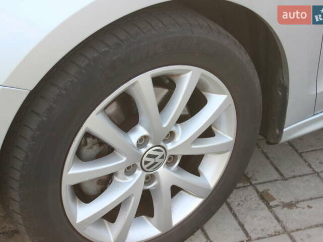 Серый Фольксваген Джетта, объемом двигателя 1.8 л и пробегом 177 тыс. км за 10999 $, фото 11 на Automoto.ua