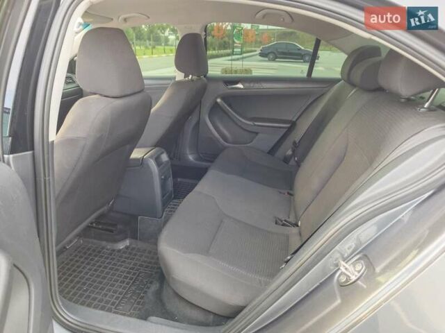 Фольксваген Джетта 2015 в Ирпене на Automoto.ua Серый Фольксваген Джетта, объемом двигателя 1.98 л и пробегом 158 тыс. км за 9500 $, фото 10 на Automoto.ua