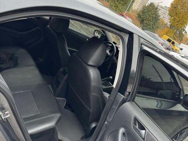 Серый Фольксваген Джетта, объемом двигателя 2 л и пробегом 235 тыс. км за 8999 $, фото 7 на Automoto.ua