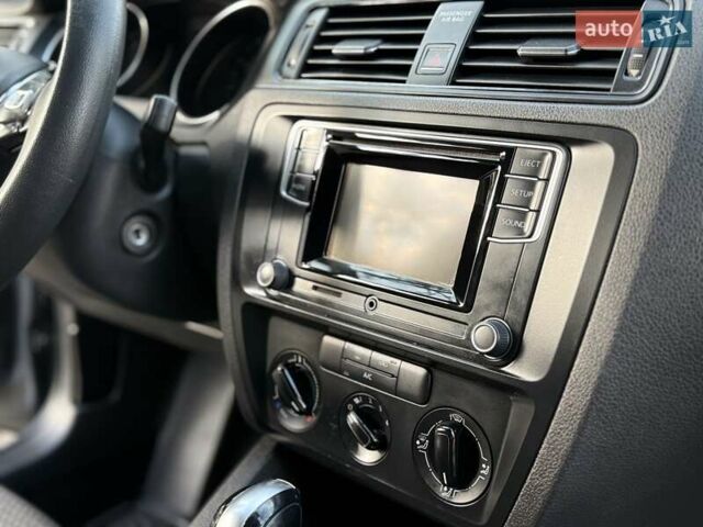 Серый Фольксваген Джетта, объемом двигателя 1.4 л и пробегом 100 тыс. км за 9200 $, фото 99 на Automoto.ua