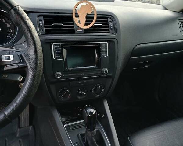 Серый Фольксваген Джетта, объемом двигателя 1.4 л и пробегом 280 тыс. км за 8600 $, фото 4 на Automoto.ua