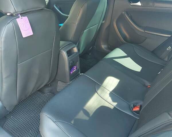 Серый Фольксваген Джетта, объемом двигателя 2 л и пробегом 197 тыс. км за 10500 $, фото 3 на Automoto.ua