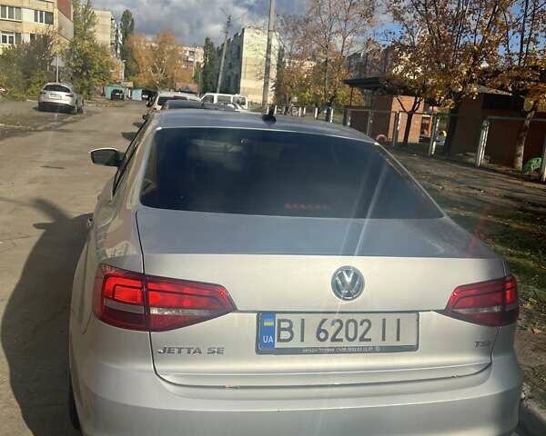 Серый Фольксваген Джетта, объемом двигателя 1.8 л и пробегом 117 тыс. км за 11000 $, фото 3 на Automoto.ua