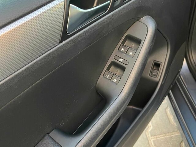 Серый Фольксваген Джетта, объемом двигателя 1.8 л и пробегом 47 тыс. км за 10467 $, фото 7 на Automoto.ua