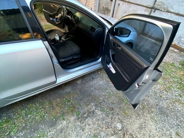 Серый Фольксваген Джетта, объемом двигателя 2 л и пробегом 159 тыс. км за 10000 $, фото 7 на Automoto.ua