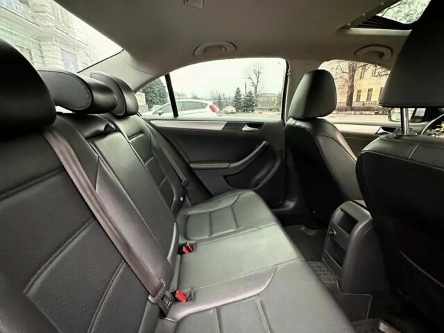 Серый Фольксваген Джетта, объемом двигателя 1.8 л и пробегом 193 тыс. км за 9600 $, фото 5 на Automoto.ua